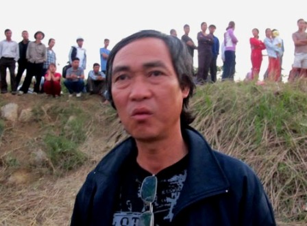 Ông Phạm Đức Quang cậu chồng nạn nhân Huyền cho biết, ngày hôm nay, 10.11, gia đình đã đổi hướng tìm thi thể chị Huyền trên bờ.
