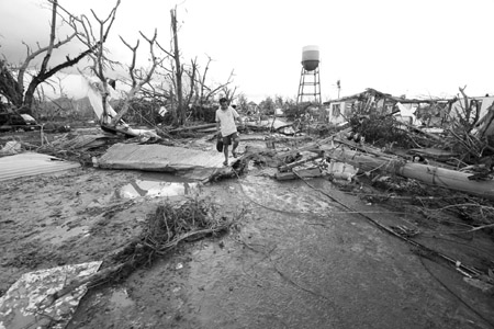 Cảnh hoang tàn của thành phố Tacloban,  nơi chịu thiệt hại nặng nhất của siêu bão Haiyan.