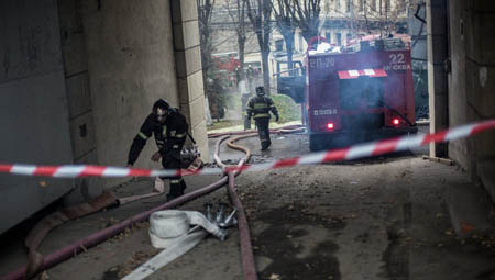  Xe cứu hỏa đến Viện nghiên cứu Khoa học Radio của Nga