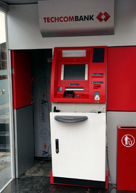  Hiện trường cây ATM bị phá.