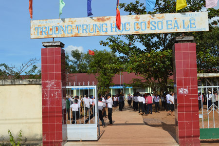Trường THCS xã Ea Lê - nơi có nhiều giáo viên bị thanh lý hợp đồng theo thông báo của chủ tịch huyện. 
