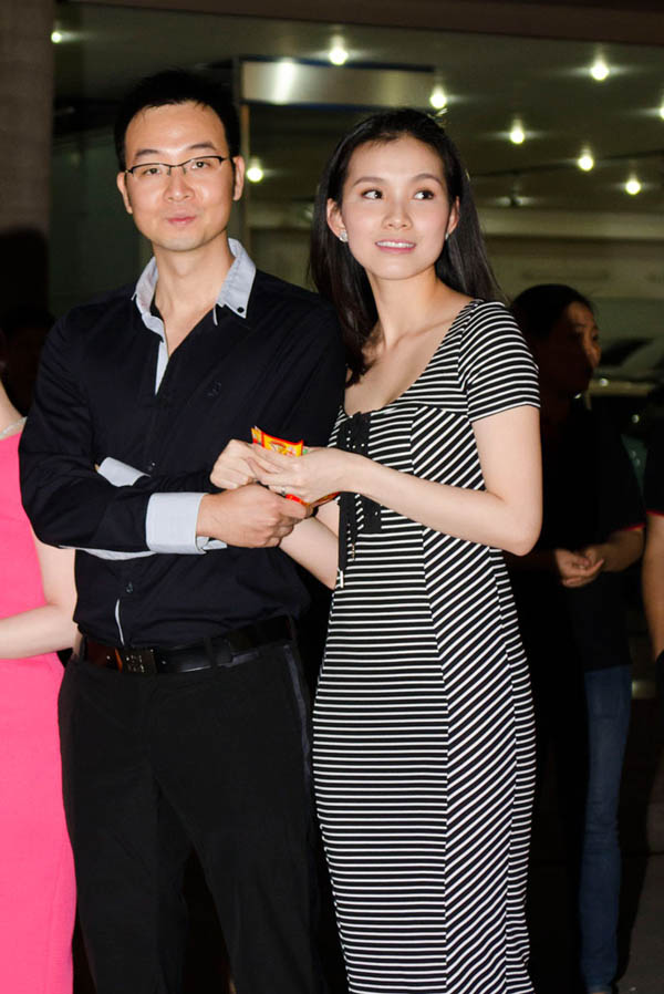 Vợ chồng Hoa hậu Thùy Lâm