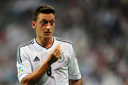 Ozil sẽ vắng mặt ở trận giao hữu Anh – Đức.