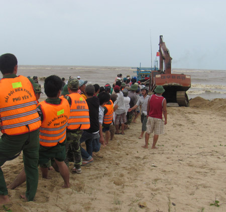 Bộ đội biên phòng luôn sát cánh cùng ngư dân