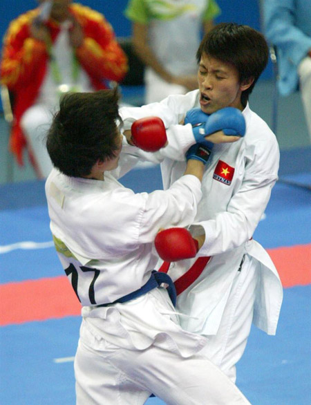 Võ sĩ Vũ Thị Nguyệt Anh (phải) sẽ tiếp tục “độc cô cầu bại” ở SEA Games?