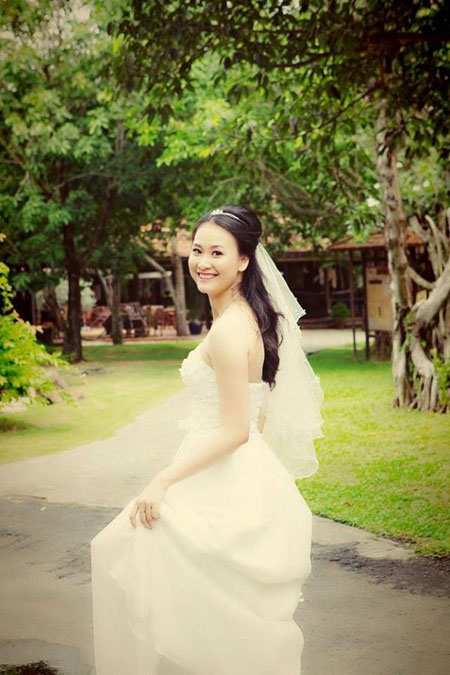 Cô Phan Thị Minh Nga xinh đẹp trong bộ váy cưới.