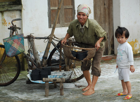 Cuộc sống của nhiều hộ nông dân vẫn đang rất  khó khăn.