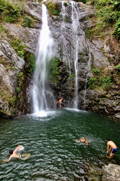 Thác Bạc, một trong 9 ngọn thác ở đây.