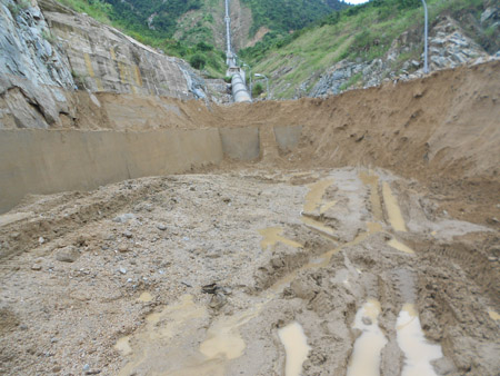  Khu vực bên dưới đường ống dẫn nước vào Nhà máy Thủy điện An Khê – Kanak.