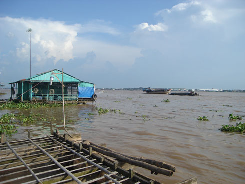 Miền Tây mênh mông sóng nước.