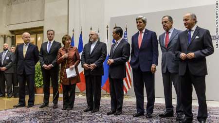  Các trưởng đoàn đàm phán của Iran và nhóm P5+1 thông báo về thỏa thuận đạt được tại vòng đàm phán ở Geneva.