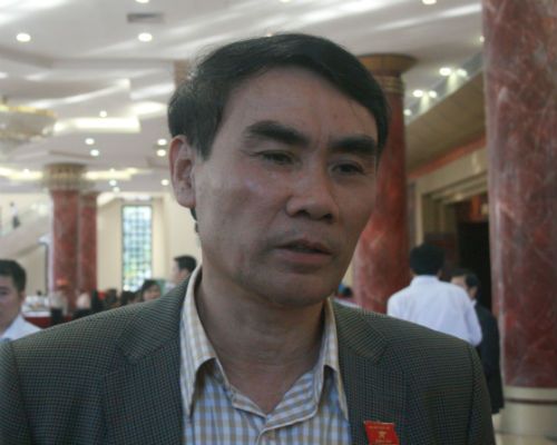 Trung tướng Trần Đình Nhã - Phó Chủ nhiệm UBQPAN trao đổi với phóng viên chiều 25/11.
