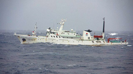 Tàu tuần tra Trung Quốc gần khu vực đảo tranh chấp với Nhật Bản trên biển Hoa Đông.   Reuters