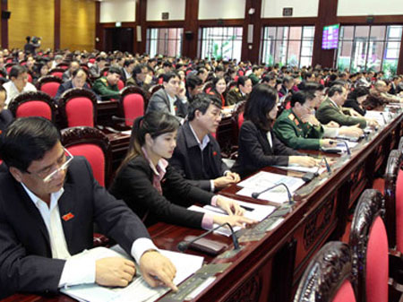 Quốc hội bỏ phiếu thông qua Luật Đất đai sửa đổi.