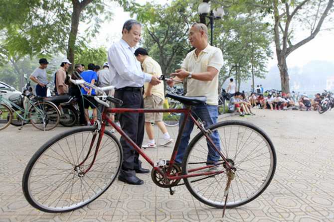 Xe đạp cổ: Xe đạp cổ là niềm tự hào và sự nghiệp của một thời đại. Những chiếc xe đạp này được làm bằng tay, đầy chất lượng và hoài cổ. Hãy cùng tìm hiểu về một số loại xe đạp cổ đáng chú ý nhất từ thập niên 1930 đến