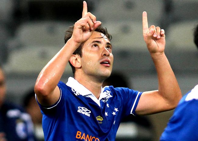 Cruzeiro chào mời M.U mua Everton Ribeiro với giá 15 triệu euro