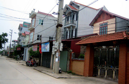 Vân Côn giờ khang trang, giàu có nhờ bán đất. 