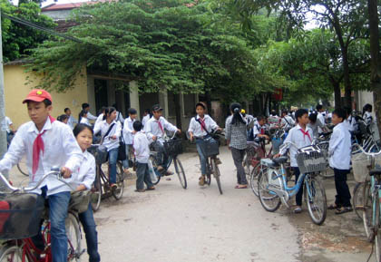 Trẻ em trong độ tuổi đi học ở Vân Côn.
