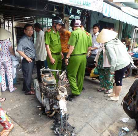 Lực lượng cơ quan chức năng có mặt tiến hành điều tra