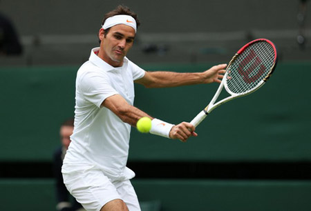 Federer tập luyện với cây vợt mới