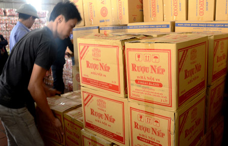 Trong ngày phát lệnh, hơn 6000 chai rượu nếp 29 Hà Nội được thu giữ.