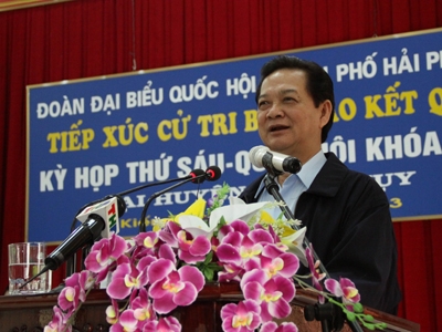 Thủ tướng Nguyễn Tấn Dũng tiếp xúc cử tri tại huyện Kiến Thụy, TP. Hải Phòng. (Nguồn ảnh: TPO)