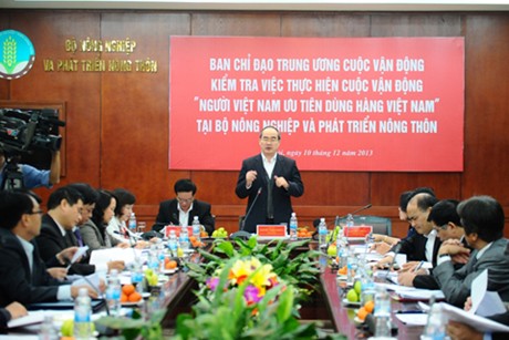 Chủ tịch Ủy ban Trung ương MTTQ Việt Nam Nguyễn Thiện Nhân làm việc với Bộ NNPTNT, sáng 10.12. (Nguồn ảnh: VGP)