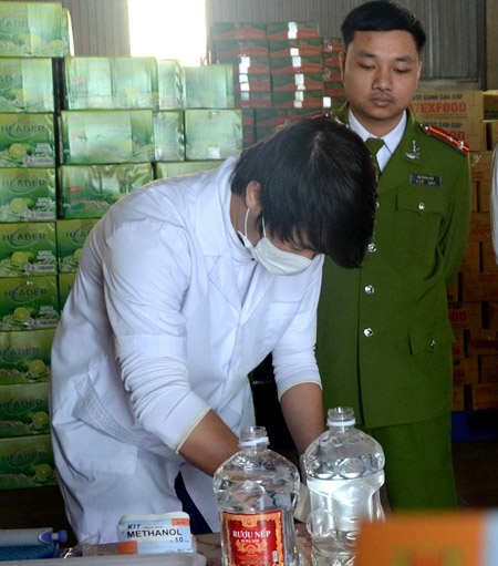 Sau các xét nghiệm khẳng định độc tính trong rượu nếp 29 Hà Nội hại người, cơ quan công an đã khởi tố vụ án bắt giam giám đốc công ty này.