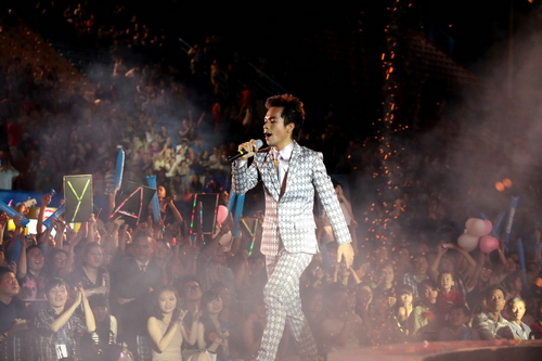 Ya Suy trong đêm chung kết Vietnam Idol 2012 - Ảnh: Độc Lập