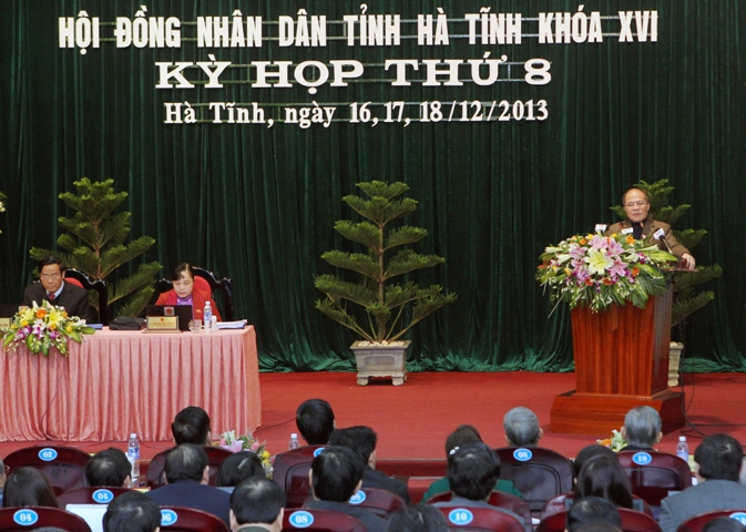 Chủ tịch Quốc hội Nguyễn Sinh Hùng phát biểu tại phiên họp sáng 16.12. (Nguồn ảnh: TTXVN)