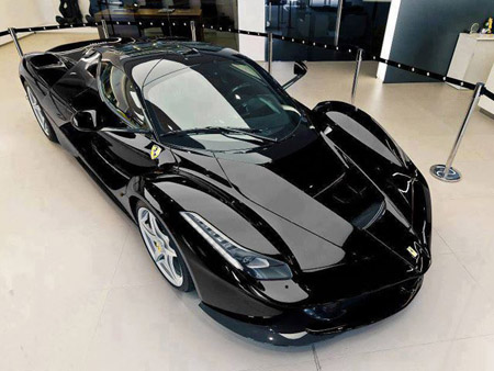 Cận cảnh chiếc LaFerrari màu đen của Eto'o