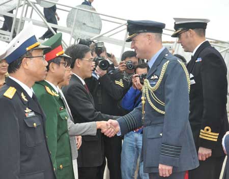 Lễ đón tiếp Tàu HMS Daring tại cảng Tiên Sa (Đà Nẵng)