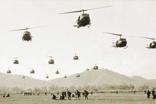 Những chiếc UH-1 của Mỹ bay rợp trời miền Nam Việt Nam trước năm 1975