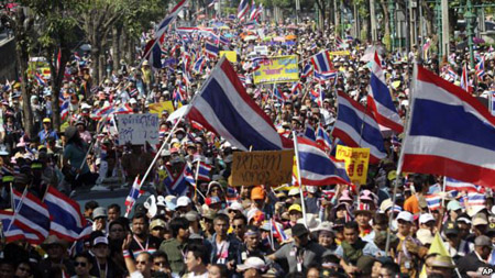 Người biểu tình tuyên bố làm tê liệt giao thông ở Bangkok. 