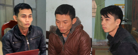 Các đối tượng Trần Quốc Minh, Trần Thái Bảo và Đinh Minh Ta tại cơ quan công an 