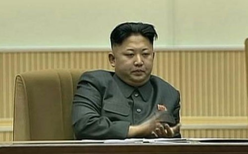 Ông Kim Jong Un tại lễ kỷ niệm hai năm ngày mất cố Lãnh đạo Kim Jong Il - Ảnh: Reuters.