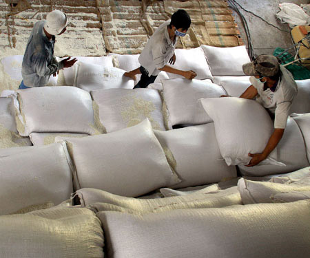 Xuất khẩu gạo năm 2013 gần chạm ngưỡng giá trị 3 tỷ USD.