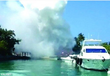 Khói mù mịt sau vụ nổ lớn tại khu resort cao cấp Maldives.