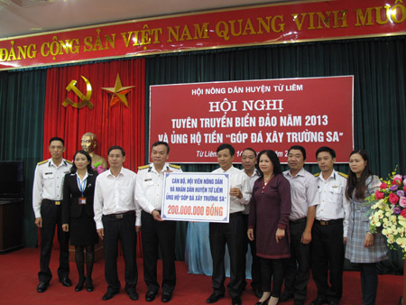  Năm 2013, hội viên, ND huyện Từ Liêm quyên góp, ủng hộ cán bộ, chiến sỹ và nhân dân huyện Trường Sa hơn 200 triệu đồng.