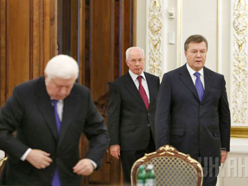 Từ phải sang: Các ông Viktor Yanukovych, Nikolai Azarov và Viktor Pshonok Ảnh: UNIAN