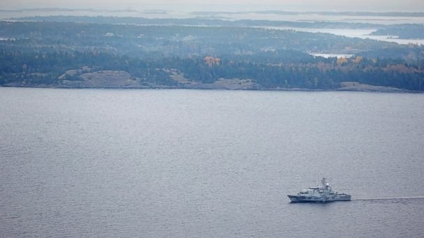 tàu lạ, tàu ngầm, Baltic