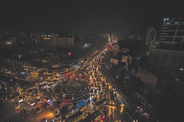 Cả nước Bangladesh chìm trong bóng tối vì một vụ mất điện lớn 1