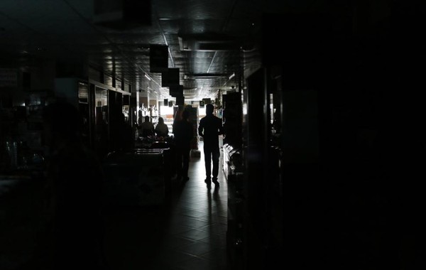 Cả nước Bangladesh chìm trong bóng tối vì một vụ mất điện lớn 4