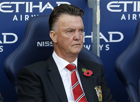 Gương mặt buồn rầu của Van Gaal tại Etihad