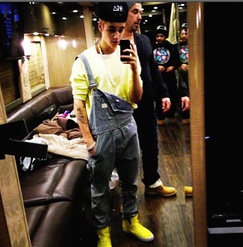 justin-bieber-worst-outfits-5-9142-14151