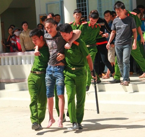 Cuối cùng Công an cũng thừa nhận hai chiến sỹ phục vụ có thời hạn đã đánh phạm nhân.