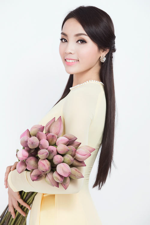 Ảnh đẹp mới nhất của tân Hoa hậu Việt Nam 18 tuổi