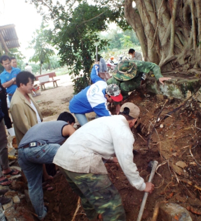 Lực lượng chức năng đang tiến hành khai quật chùa Hoằng Phúc