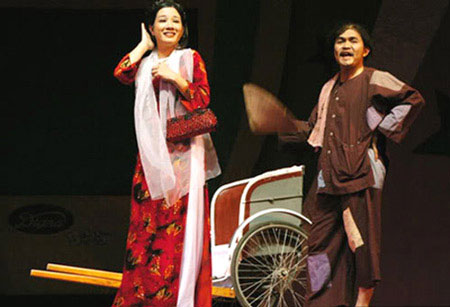 Thanh Thanh Hiền tung hứng cùng Xuân Hinh trên sân khấu hài