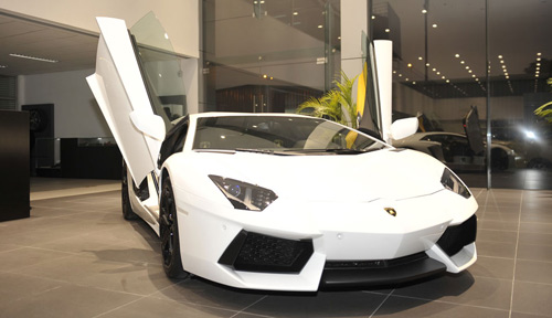 Ngắm Lamborghini Aventador chính hãng đầu tiên tại Việt Nam